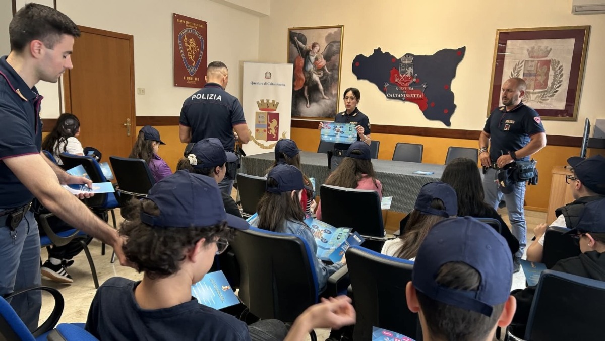 Studenti in visita in Questura  - 
