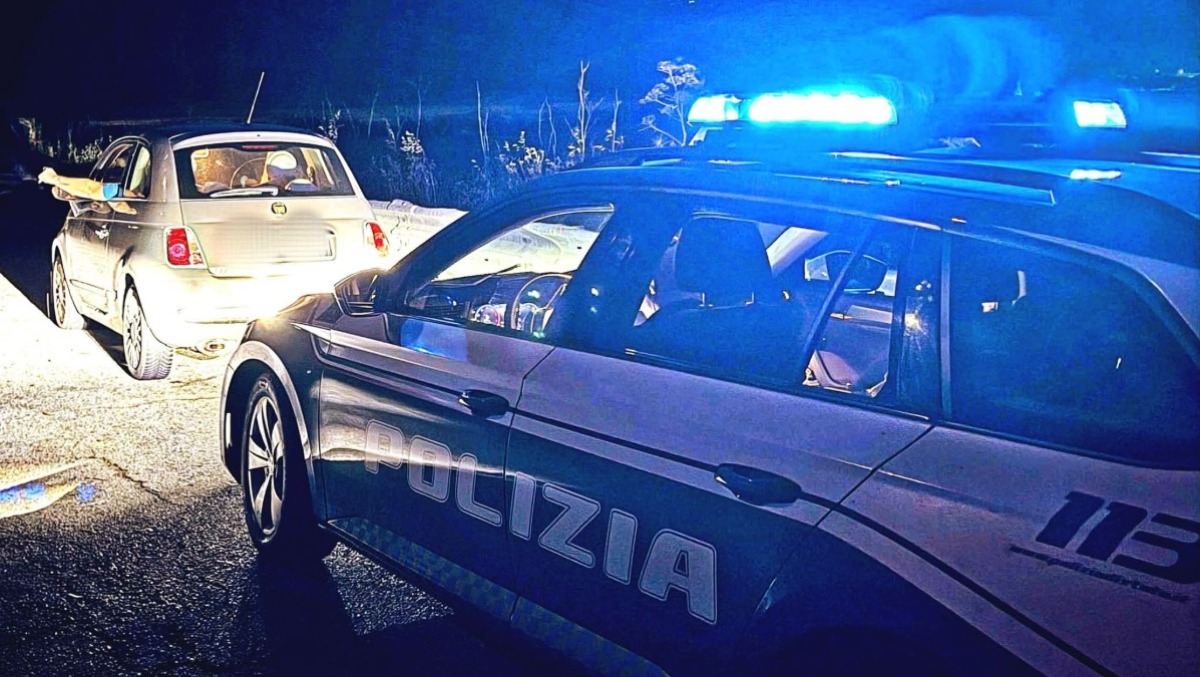 In giro con l'auto senza targhe - 