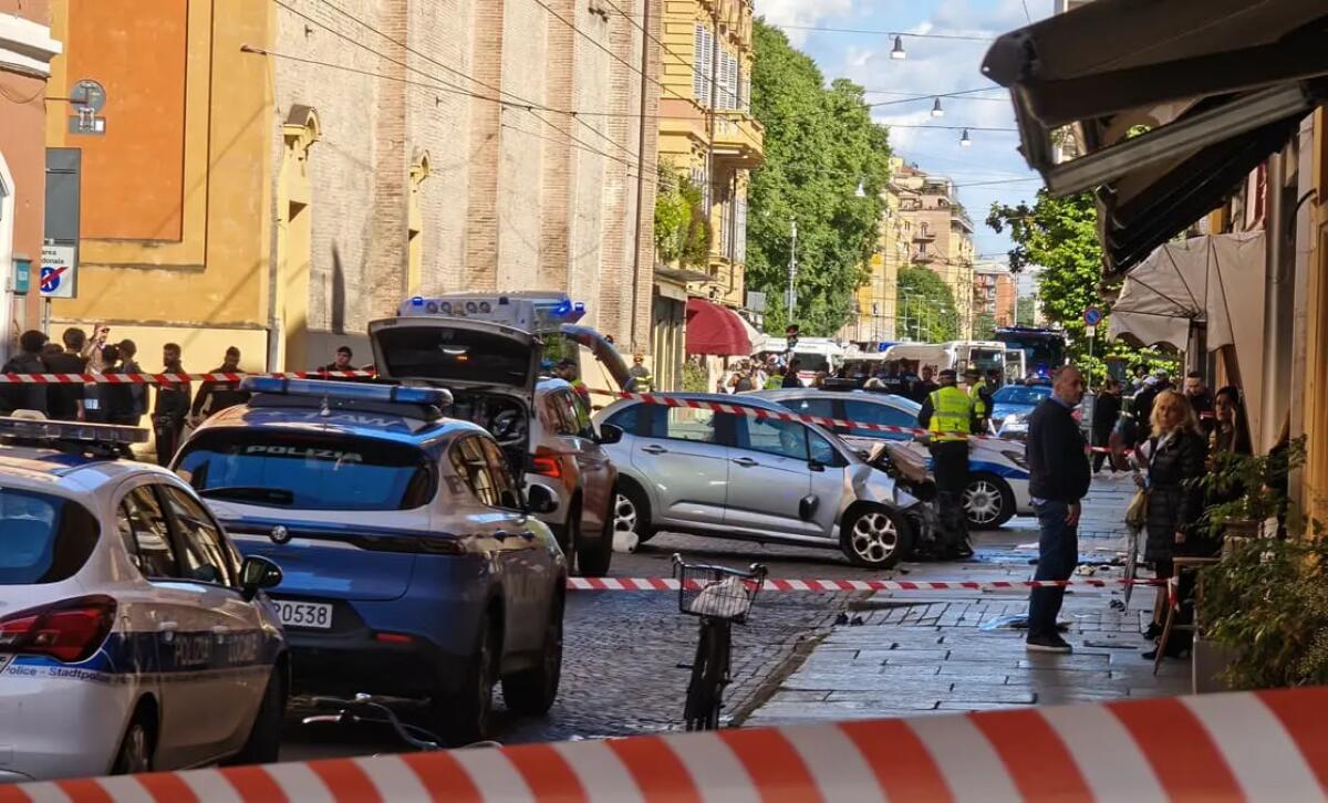 Auto in corsa travolge pedoni a Modena: 8 feriti, 4 sono gravi. Fermato 31enne - 