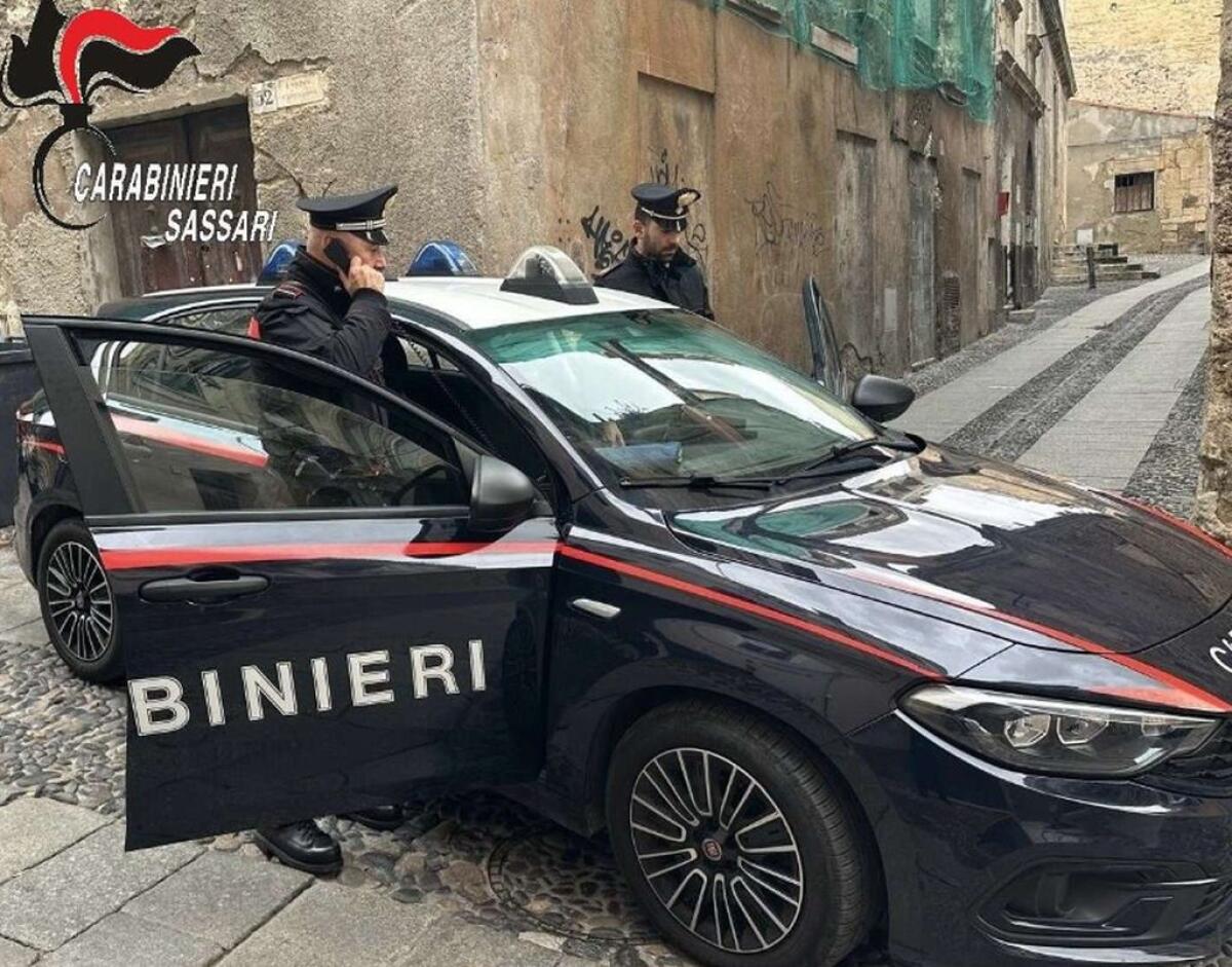 Tratta di esseri umani, catturato a Sassari latitante nascosto in un armadio - 