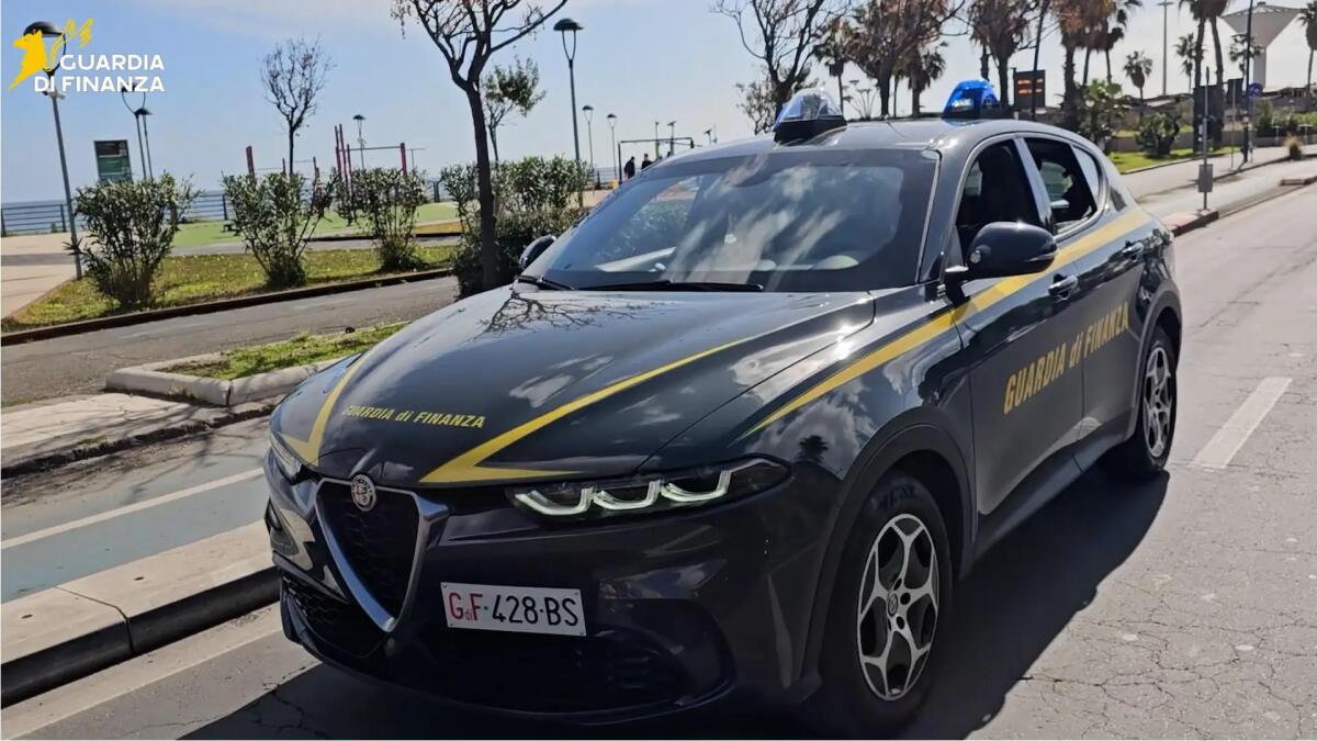 In auto con 4,5 kg di cocaina, trafficante di droga arrestato nel Catanese / Video - 