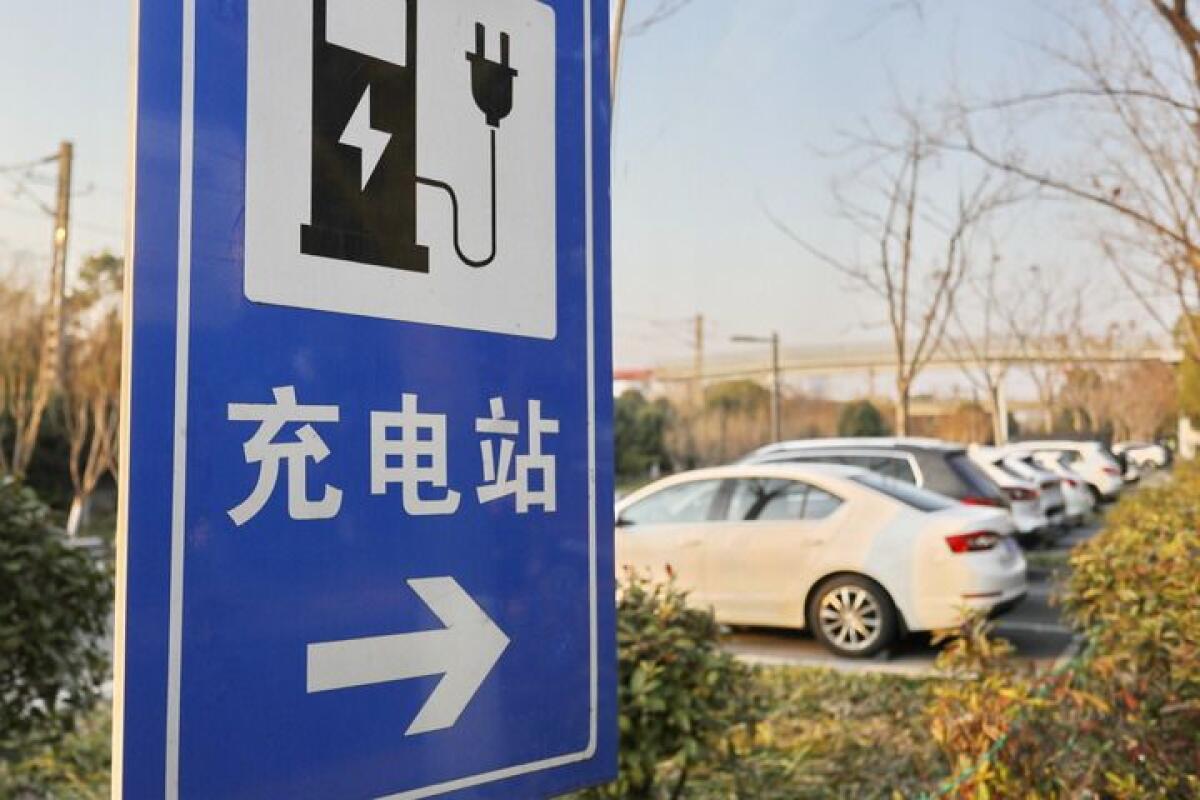 Cina, in crescita il numero delle stazioni di ricarica per veicoli elettrici - 