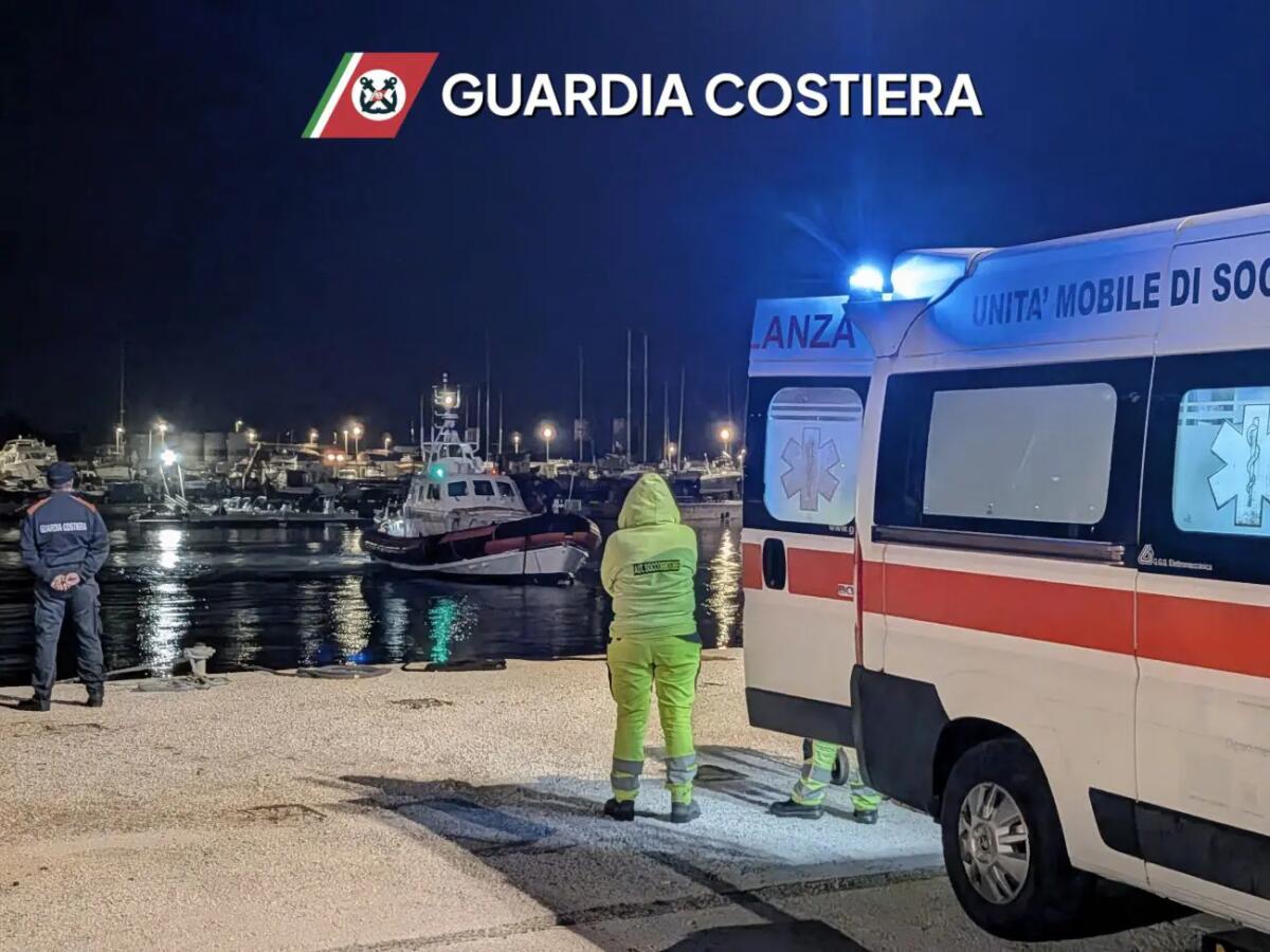Pantelleria, malore a bordo di un motopeschereccio: marittimo soccorso dalla Guardia Costiera - 
