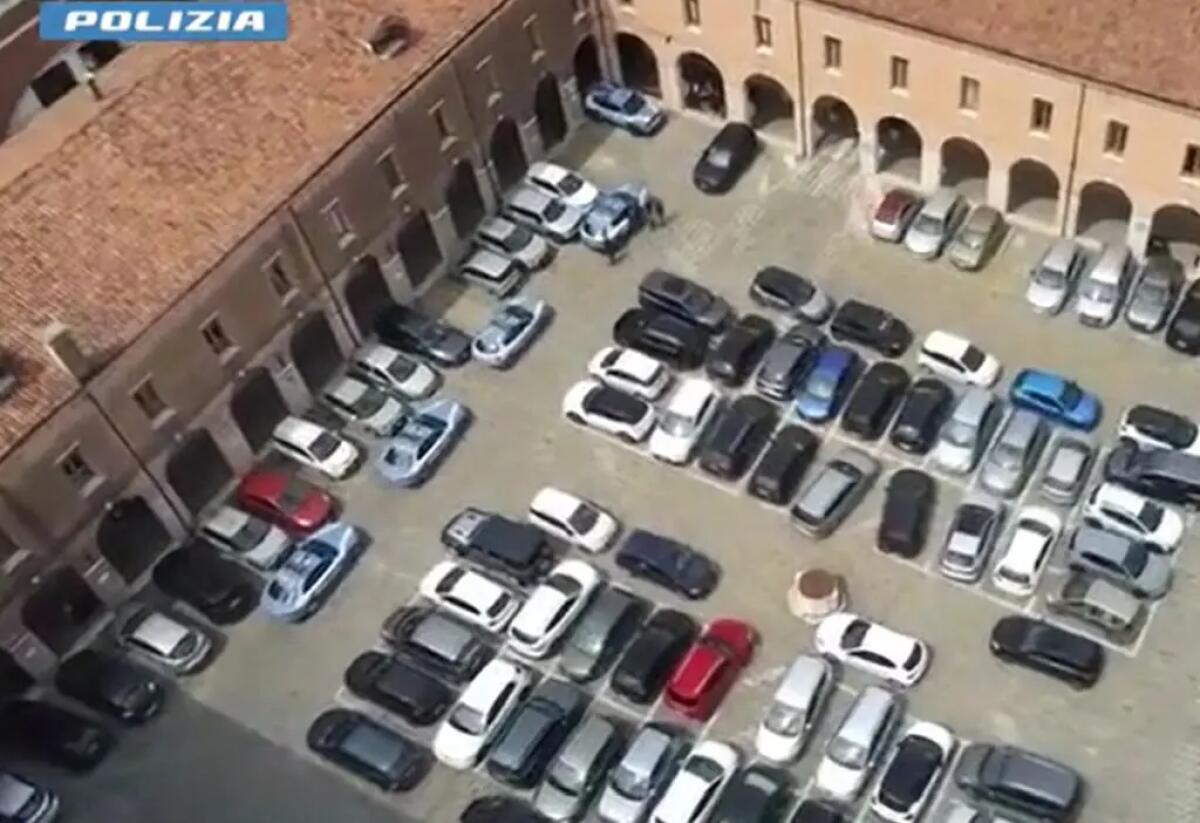 Finto poliziotto rapina anziana, due arresti tra Venezia e Salerno - 