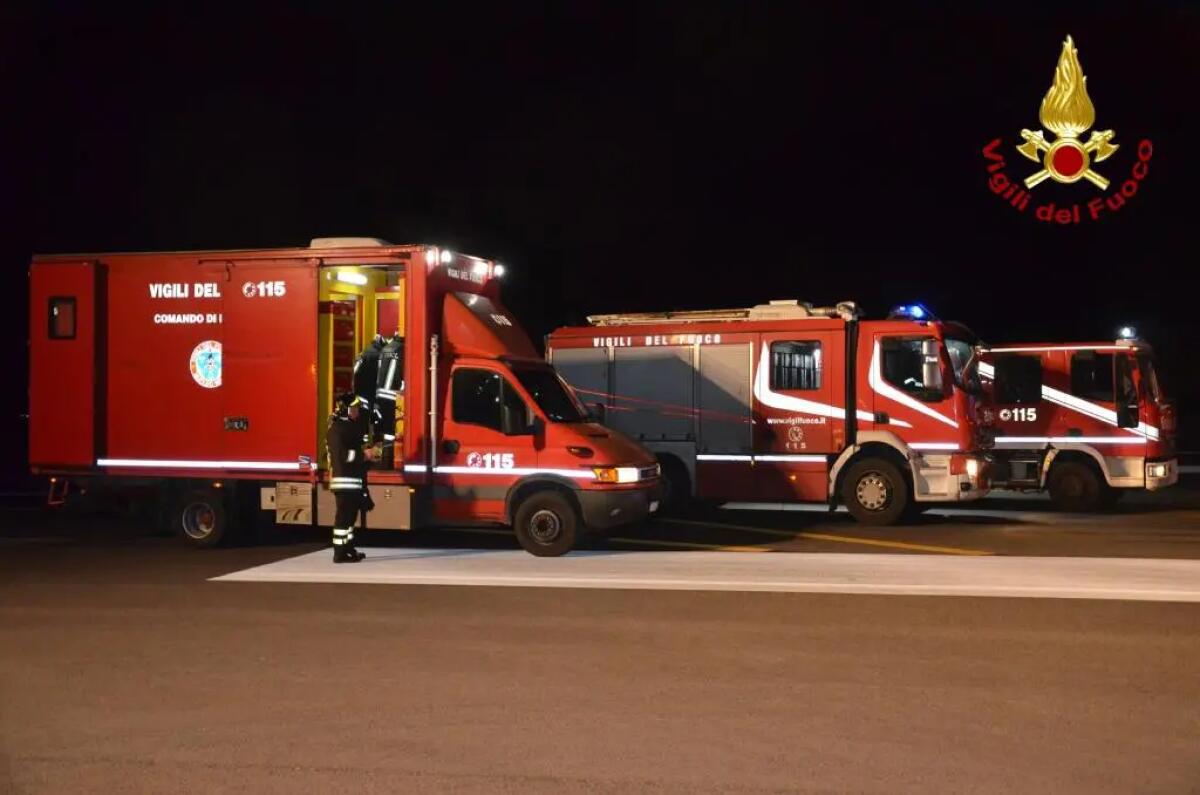 Incendio nella nuova sede Sicily by Car a Villagrazia di Carini, a fuoco decine di auto a noleggio - 