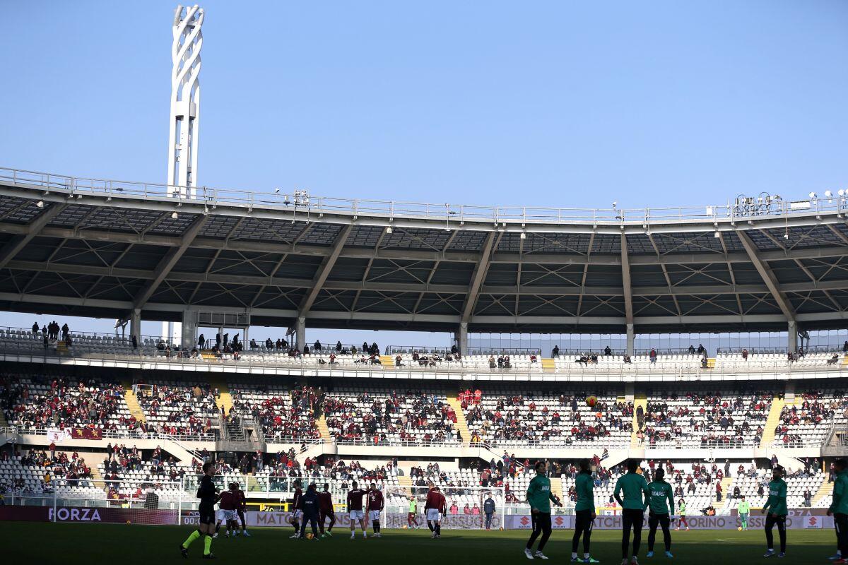 Scontri a Torino e tifoso Juve in ospedale, il derby inizia un’ora dopo - 
