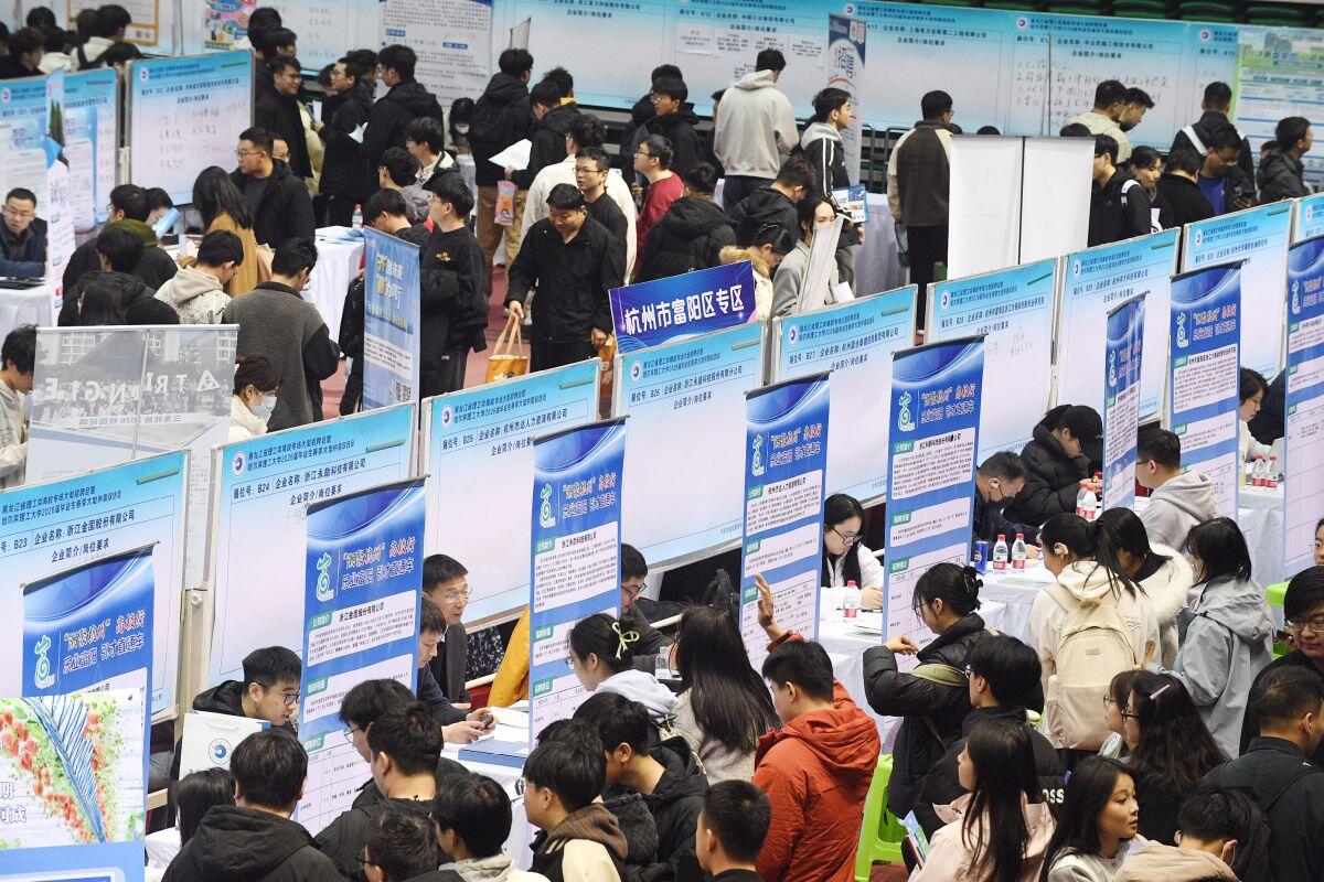 Cina, il mercato del lavoro stabile ad aprile - 