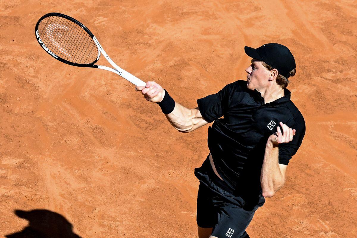 Sinner batte Rublev in due set, è semifinale a Roma con record - 