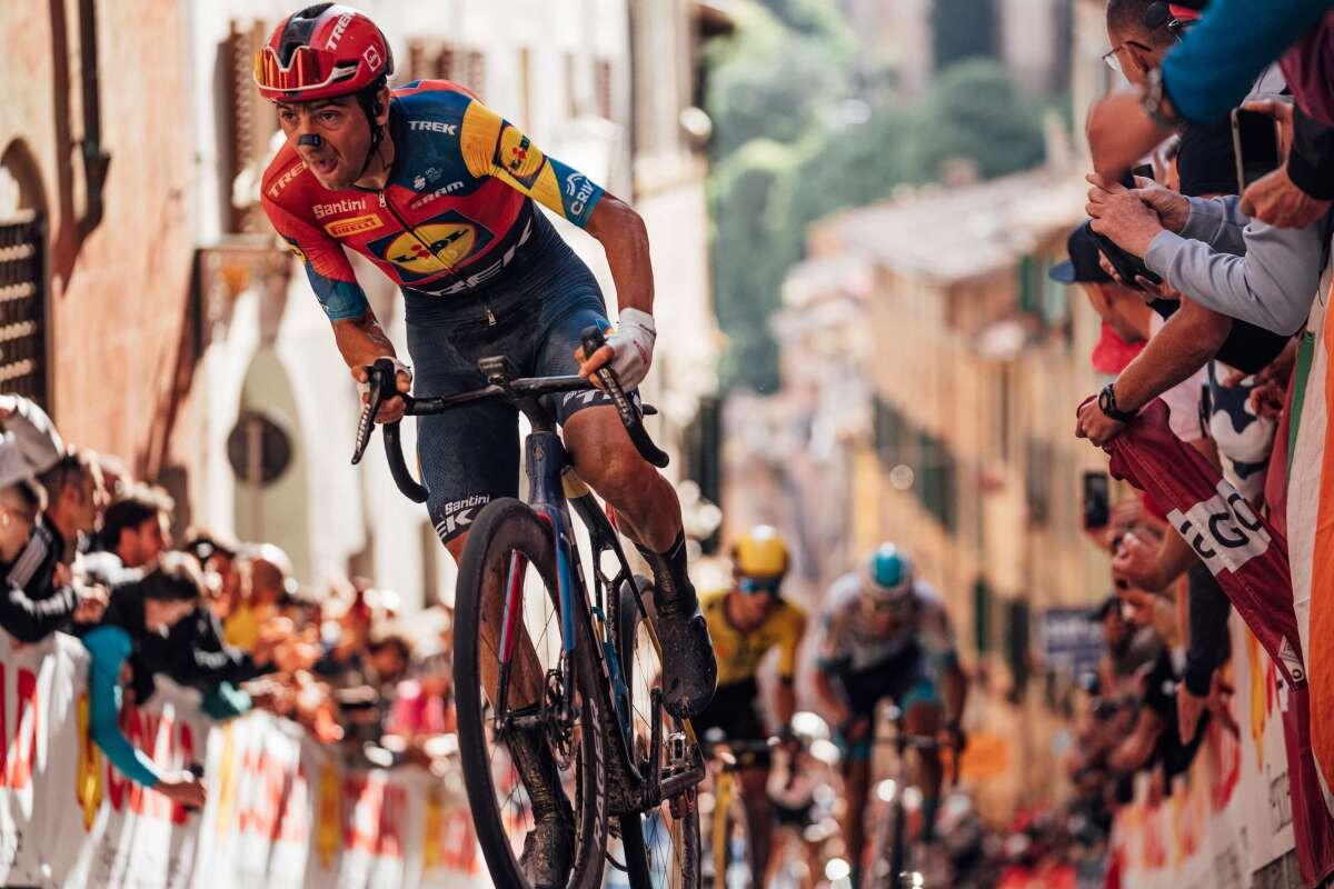 Narvaez vince la 4^ tappa a Cosenza, Ciccone nuova maglia rosa del Giro - 