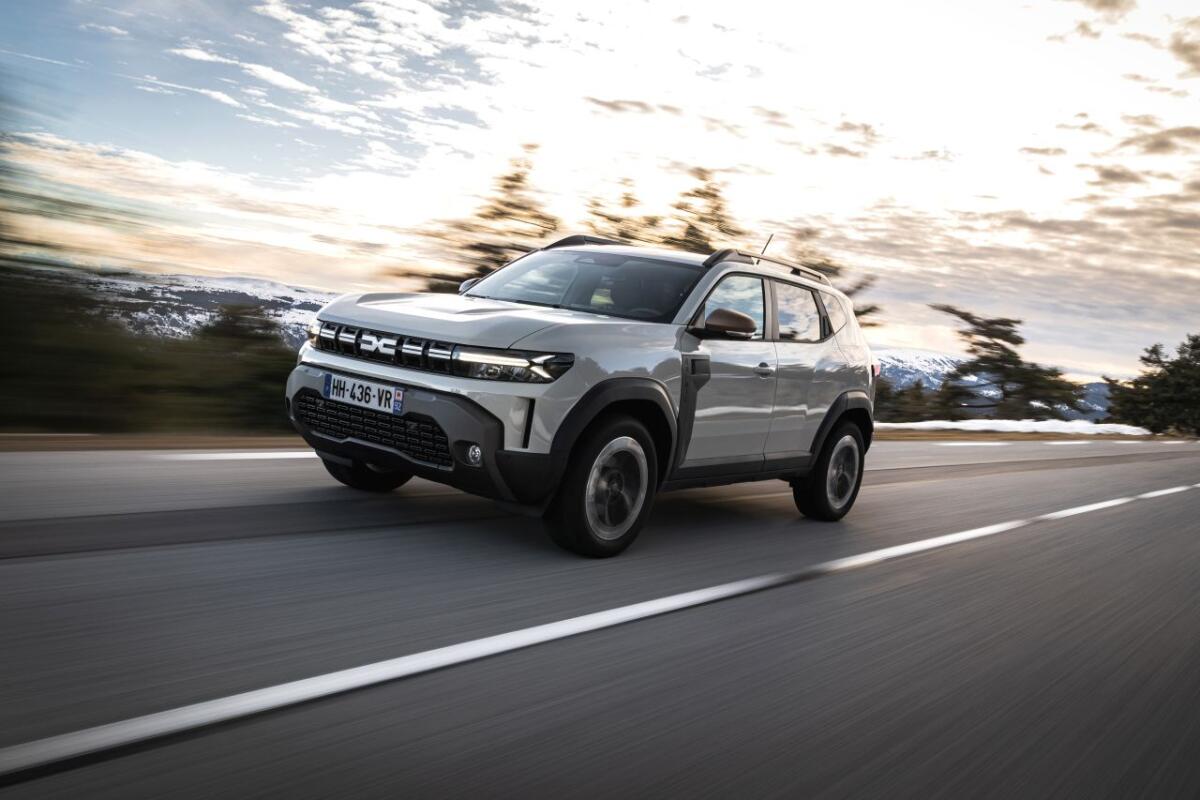 Dacia Duster e Bigster si rinnovano con il nuovo Hybrid-Gpl 150 4×4 automatico - 