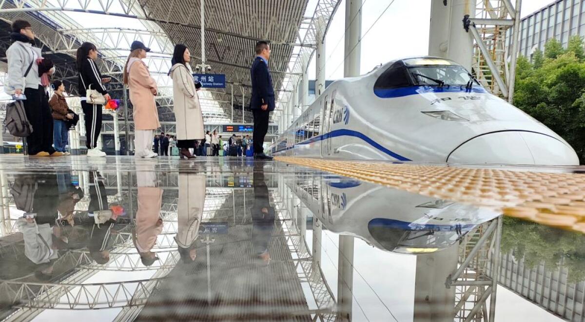Cina, 1.641 treni in più per i rientri dalle vacanze del Primo Maggio - 