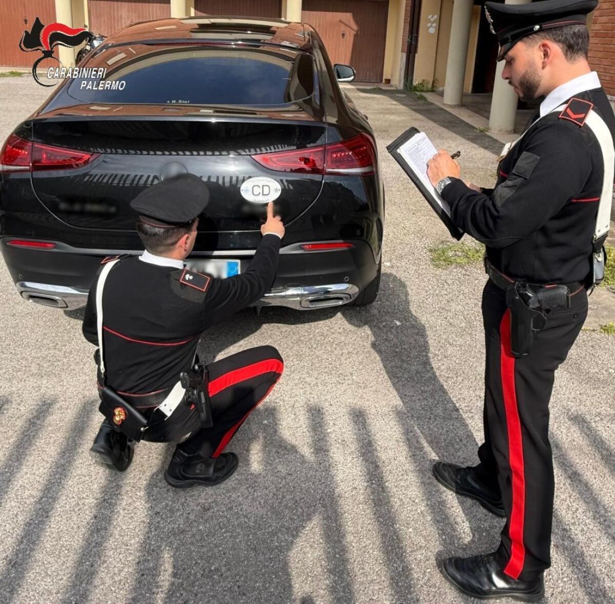 Si spaccia per delegato ONU con passaporto falso e targa diplomatica, arrestato un 64enne a Palermo - 