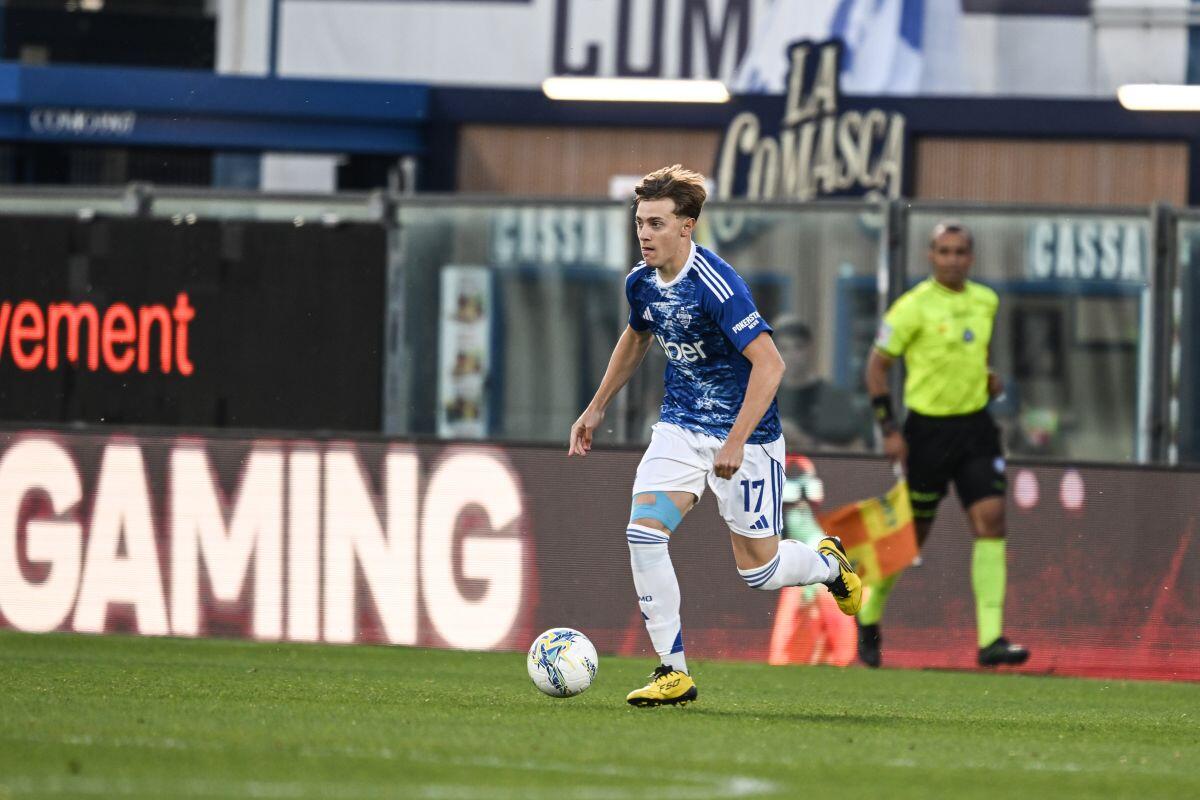 Il Como piega 4-1 la Cremonese e vola in Champions - 