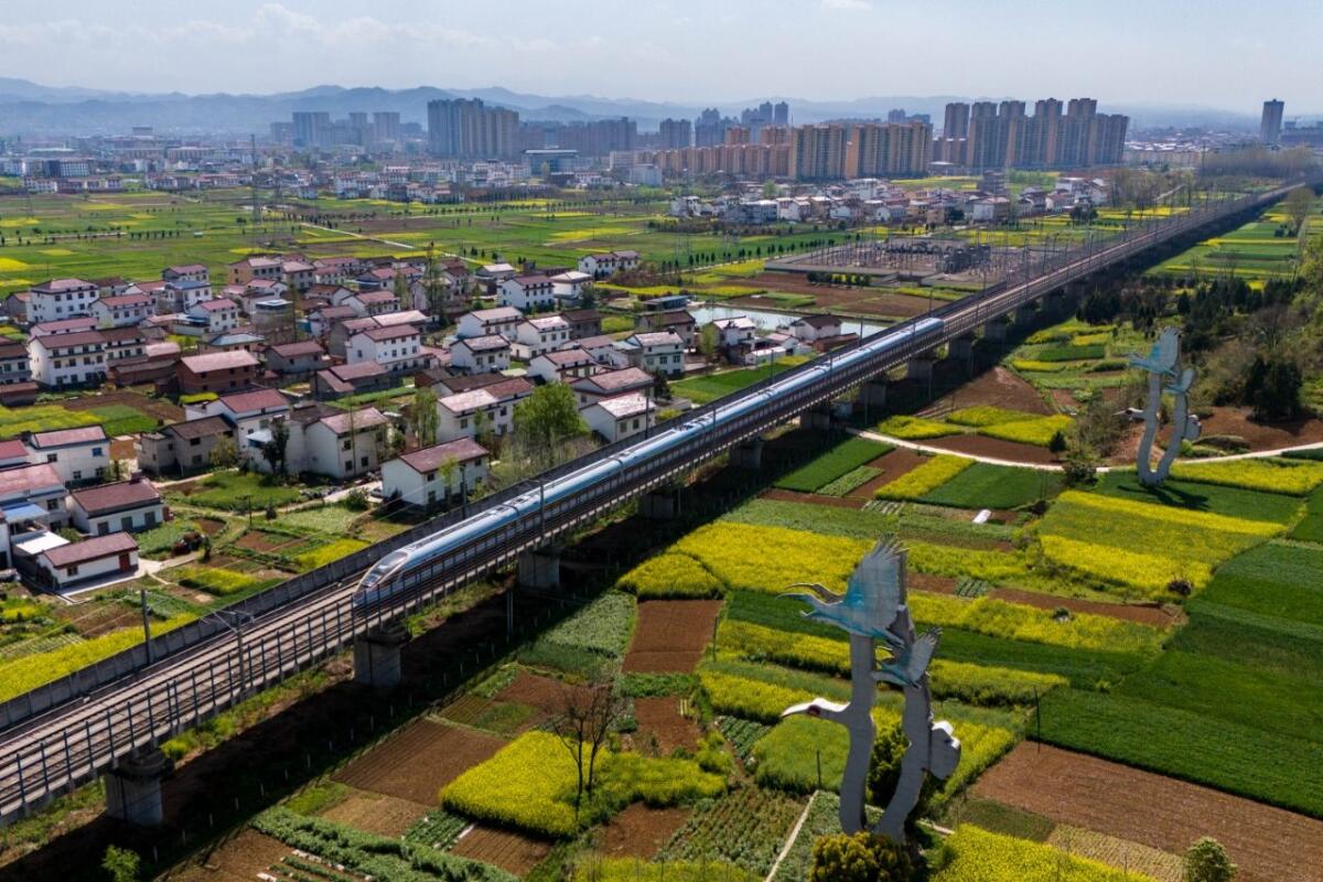 Cina, investimenti nel settore ferroviario in aumento del 3,2% nei primi 4 mesi - 