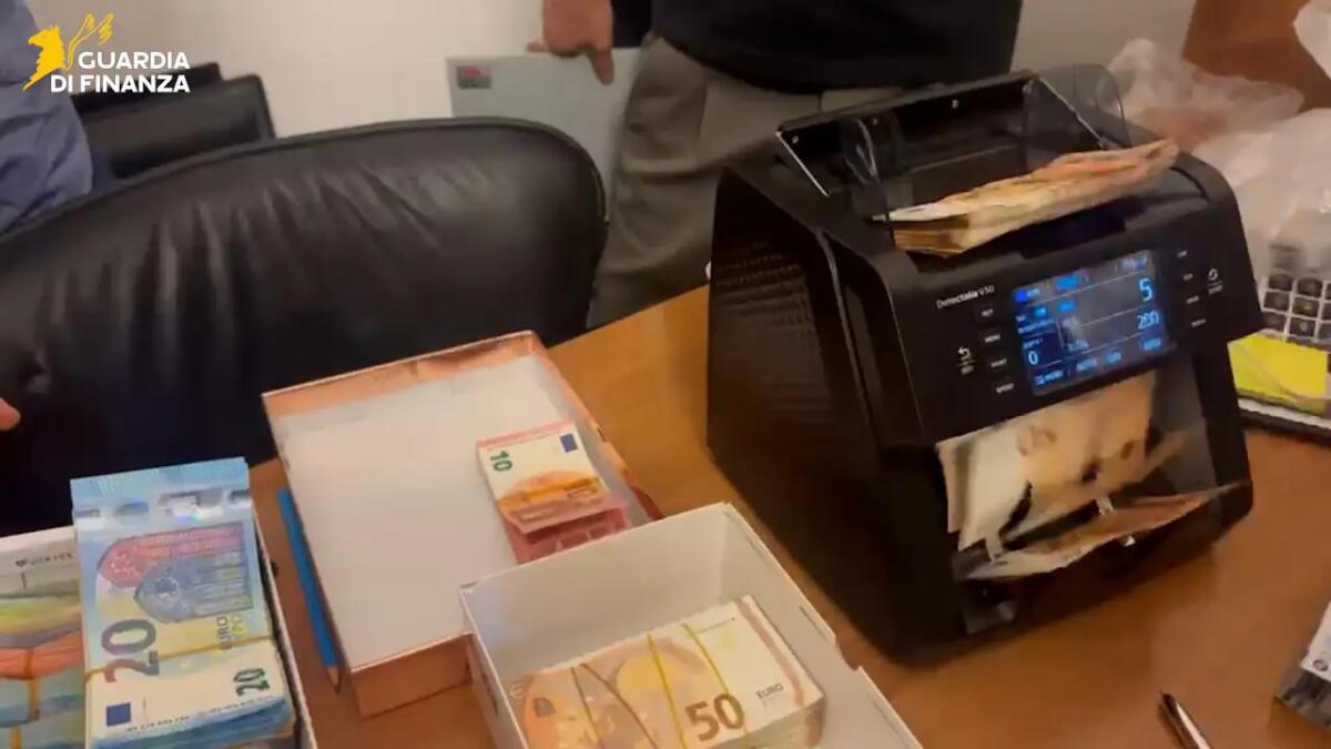 Frode fiscale e bancarotta, sequestri per 6 milioni di euro e 4 indagati a Catania - 