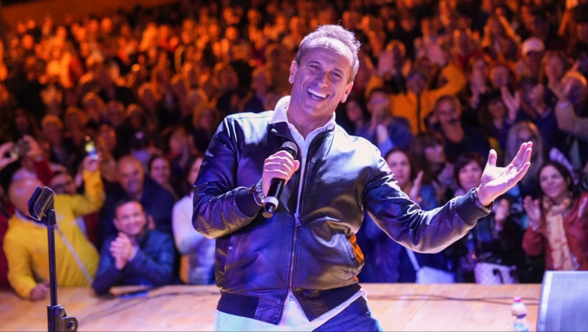 Uccio De Santis, il comico che ha portato il cabaret del Sud in tv - 