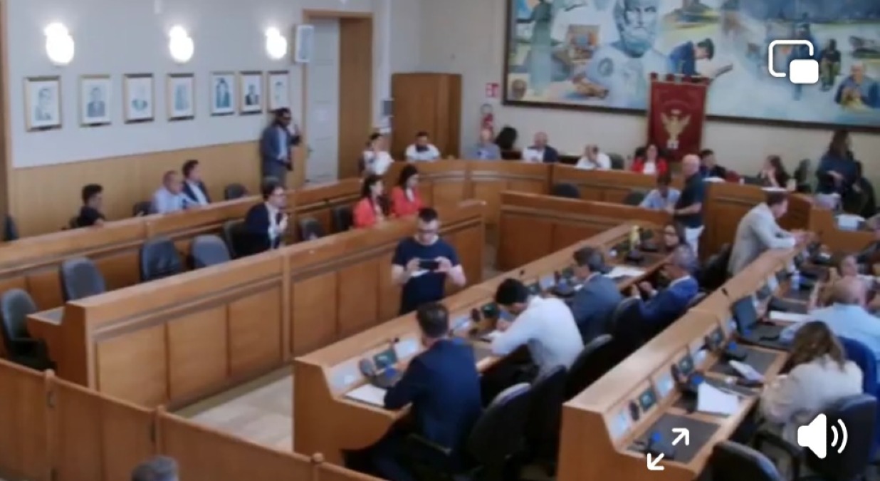 Porto: seduta disertata e fondi da revocare - 