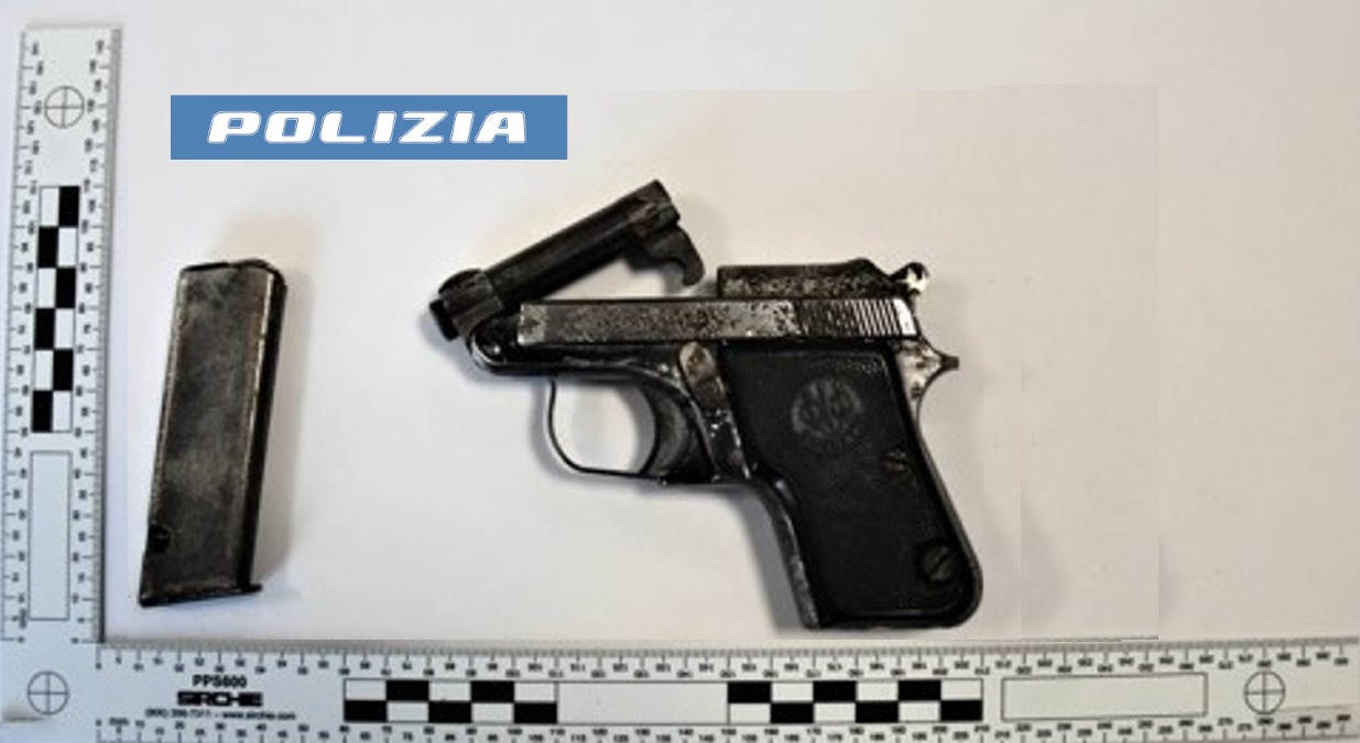 Droga: due in manette. Trovata una pistola  - 