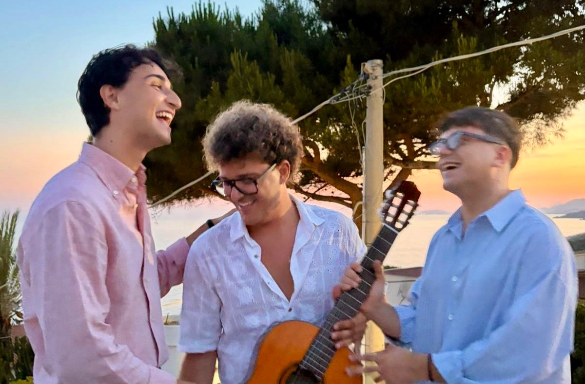 L’esordio dei Paru Paru con “Fora parìa”, inno alla Sicilia - 