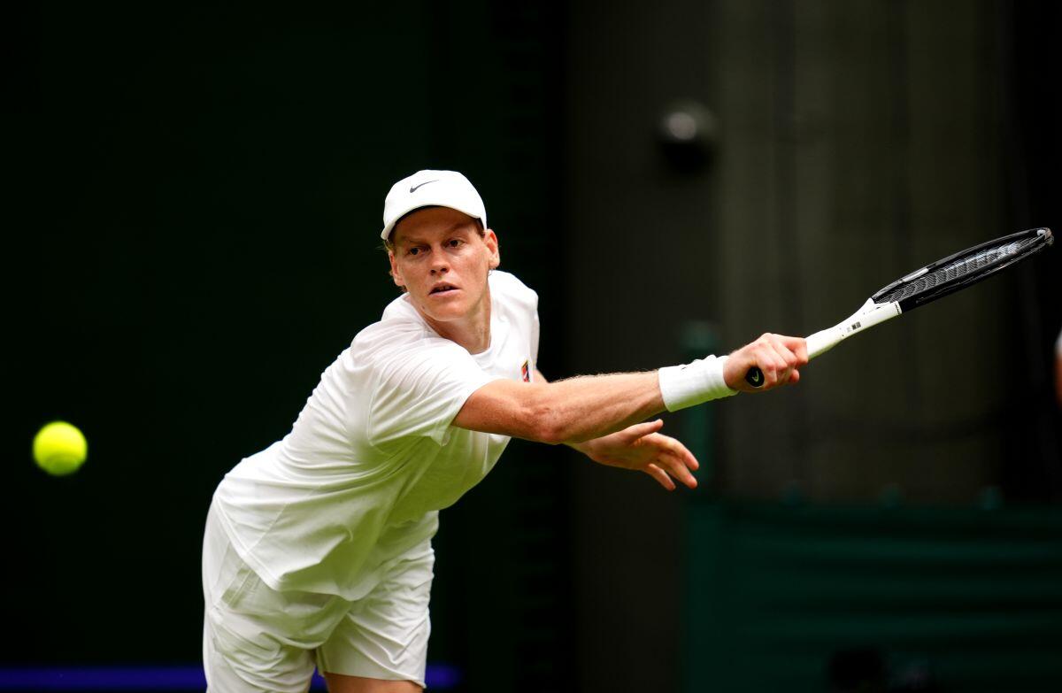 Sinner soffre al debutto a Wimbledon ma batte Kecmanovic in 5 set - 