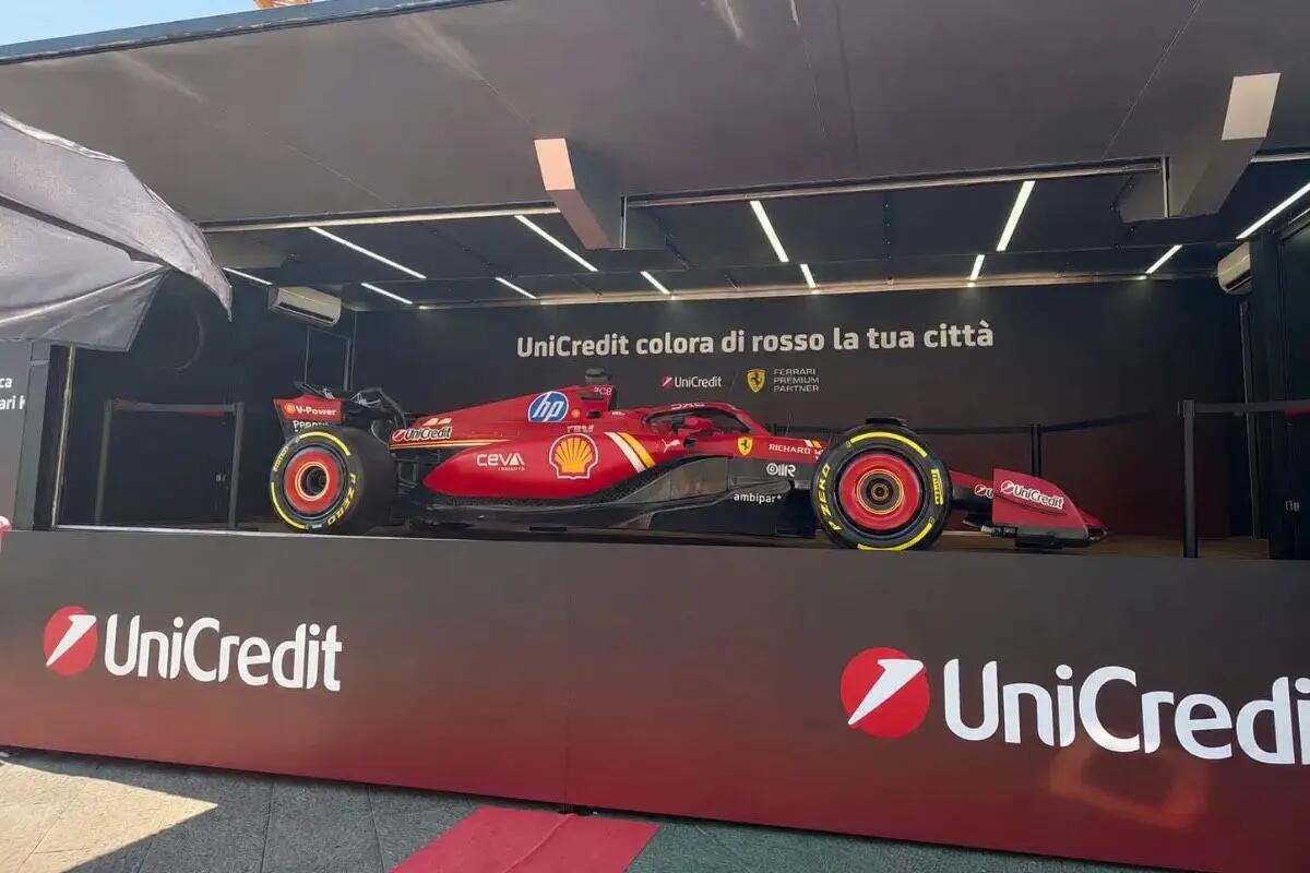 La passione fa tappa a Palermo, prosegue il tour della Ferrari SF-24 - 