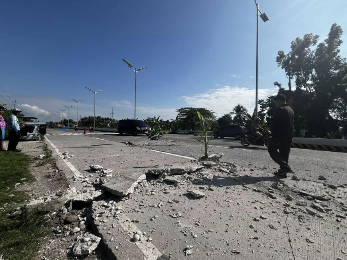Terremoto di magnitudo 7.8 nelle Filippine, almeno 8 morti e 200 feriti - 