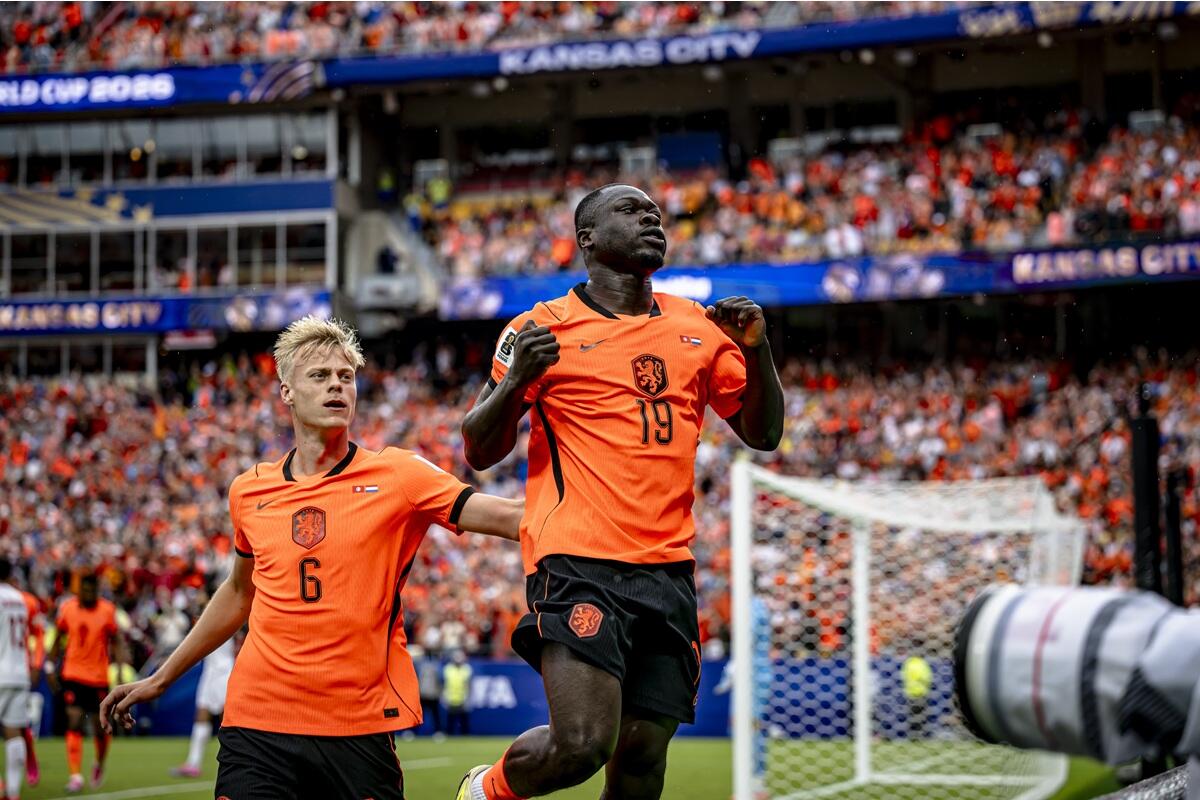 Tris Olanda con la Tunisia, primo posto nel Girone F - 