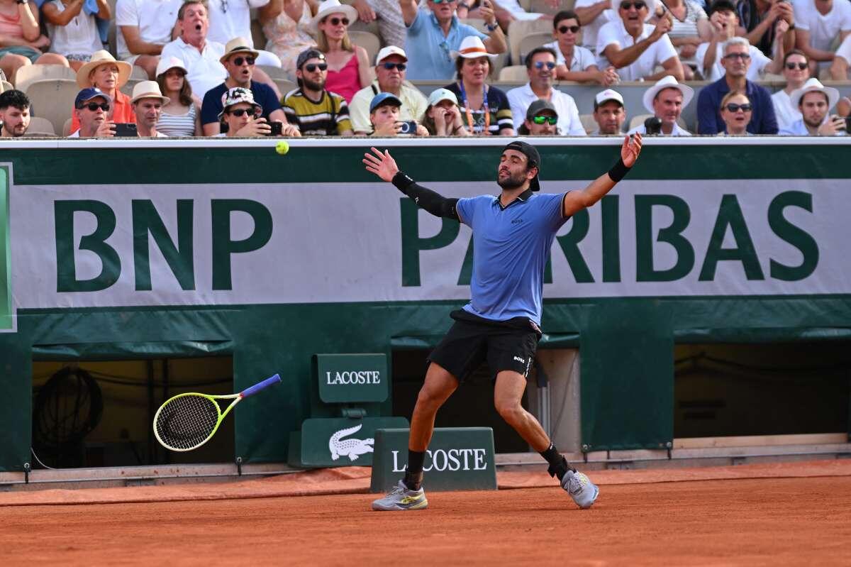 Berrettini vola ai quarti al Roland Garros, Cerundolo battuto in tre set - 
