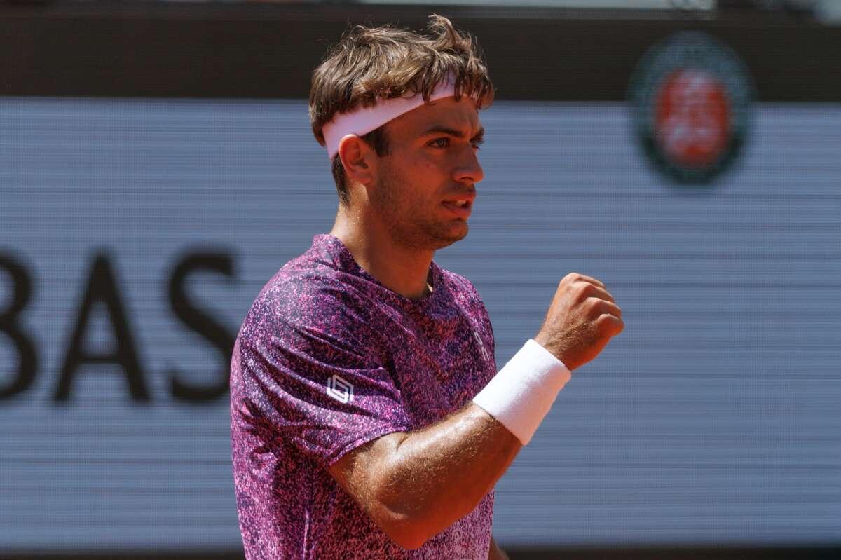 Cobolli ai quarti del Roland Garros, Svajda ko in quattro set - 