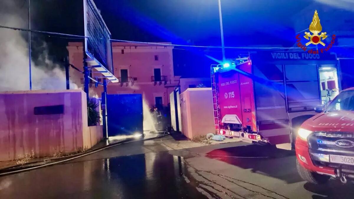 Nuovo attentato incendiario contro la Sicily by Car, a fuoco 11 vetture nel deposito a Palermo. Dragotto “Non sappiamo cosa vogliono” - 