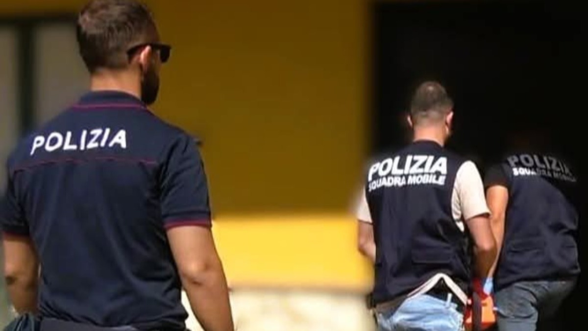 Cinque arresti della Polizia  - 