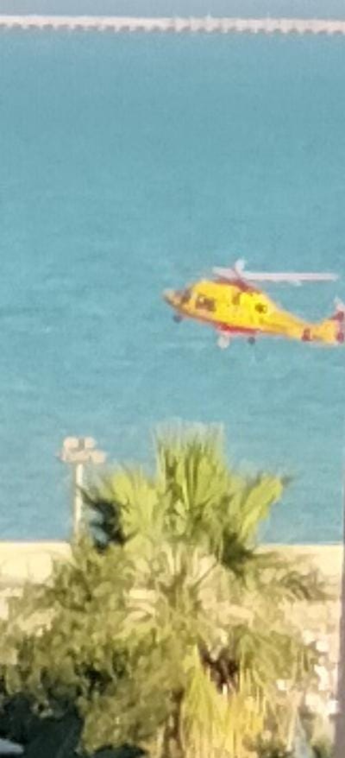 Sessantenne travolto dalle onde al Lungomare  - 