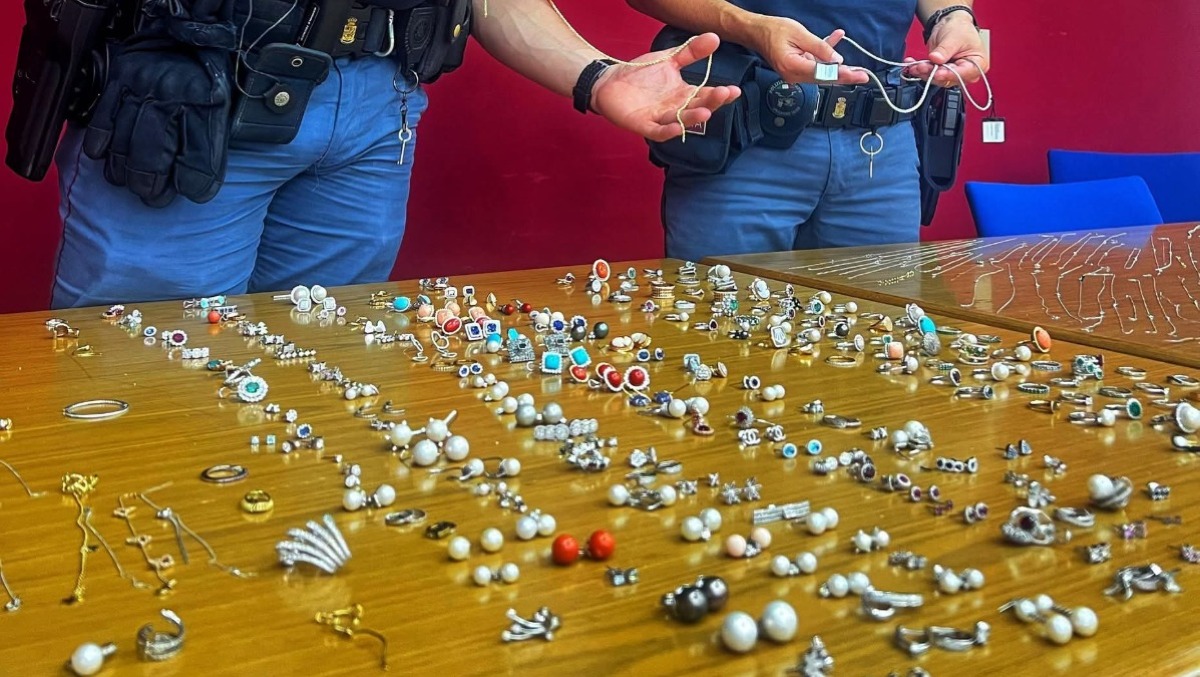 Recuperata parte della refurtiva della rapina a gioielliere  - 
