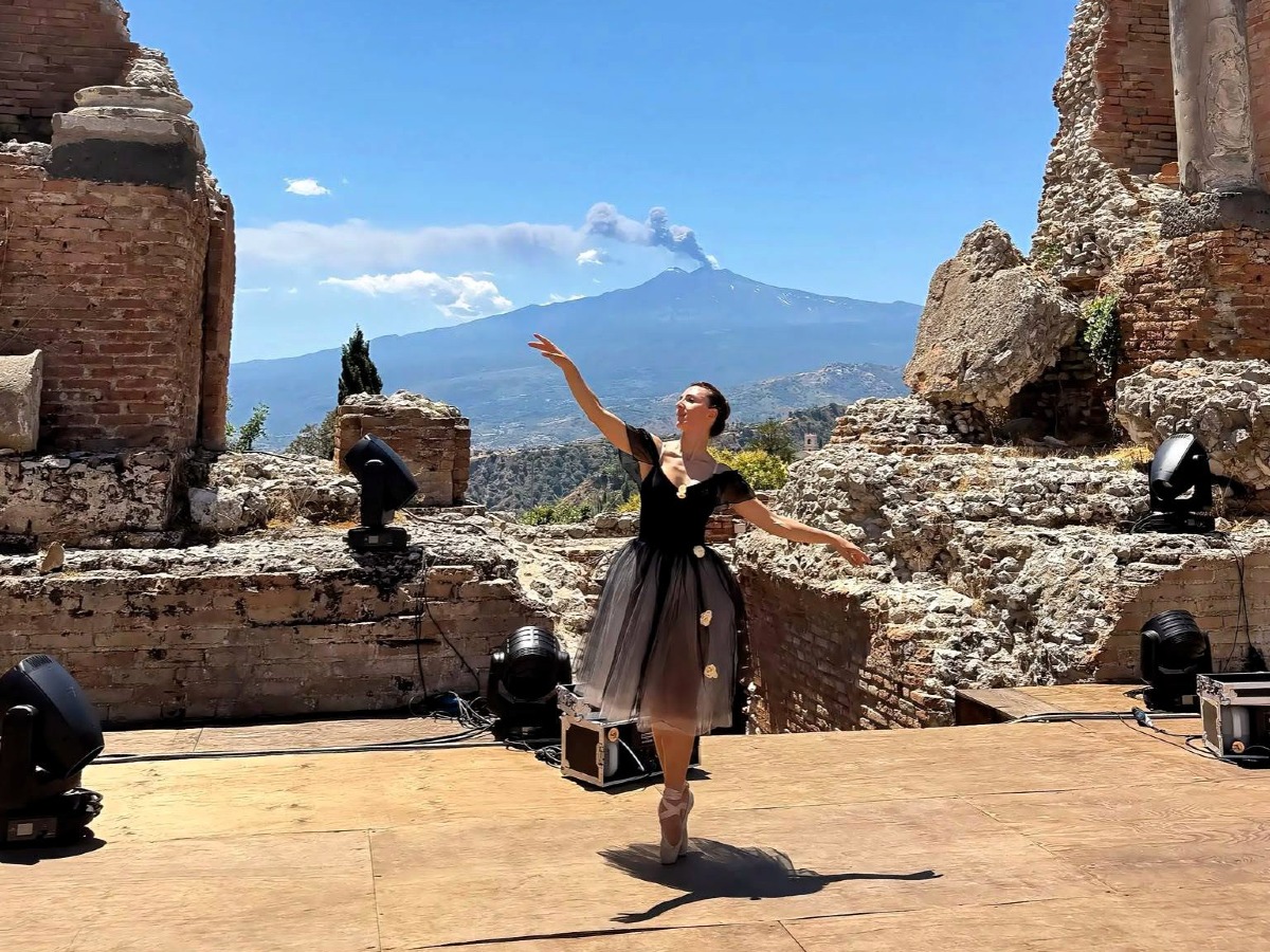 Claudia Abbate sul palco del Teatro antico di Taormina  - 