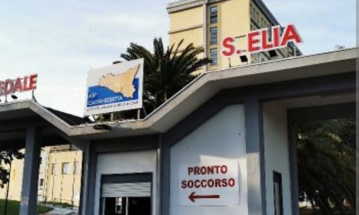 Auto si schianta contro un muretto  - 