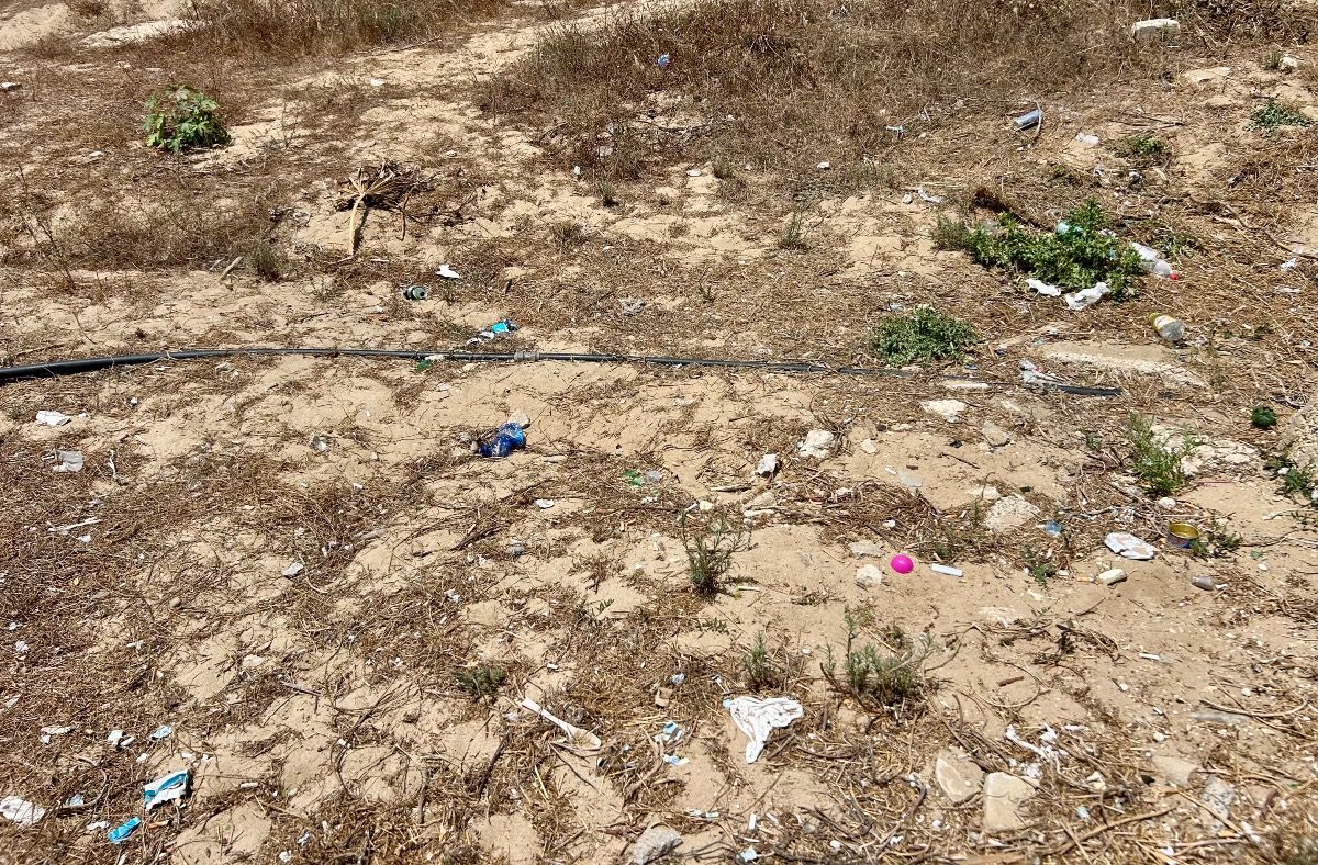 “In spiaggia la gente lascia ancora le proprie tracce”