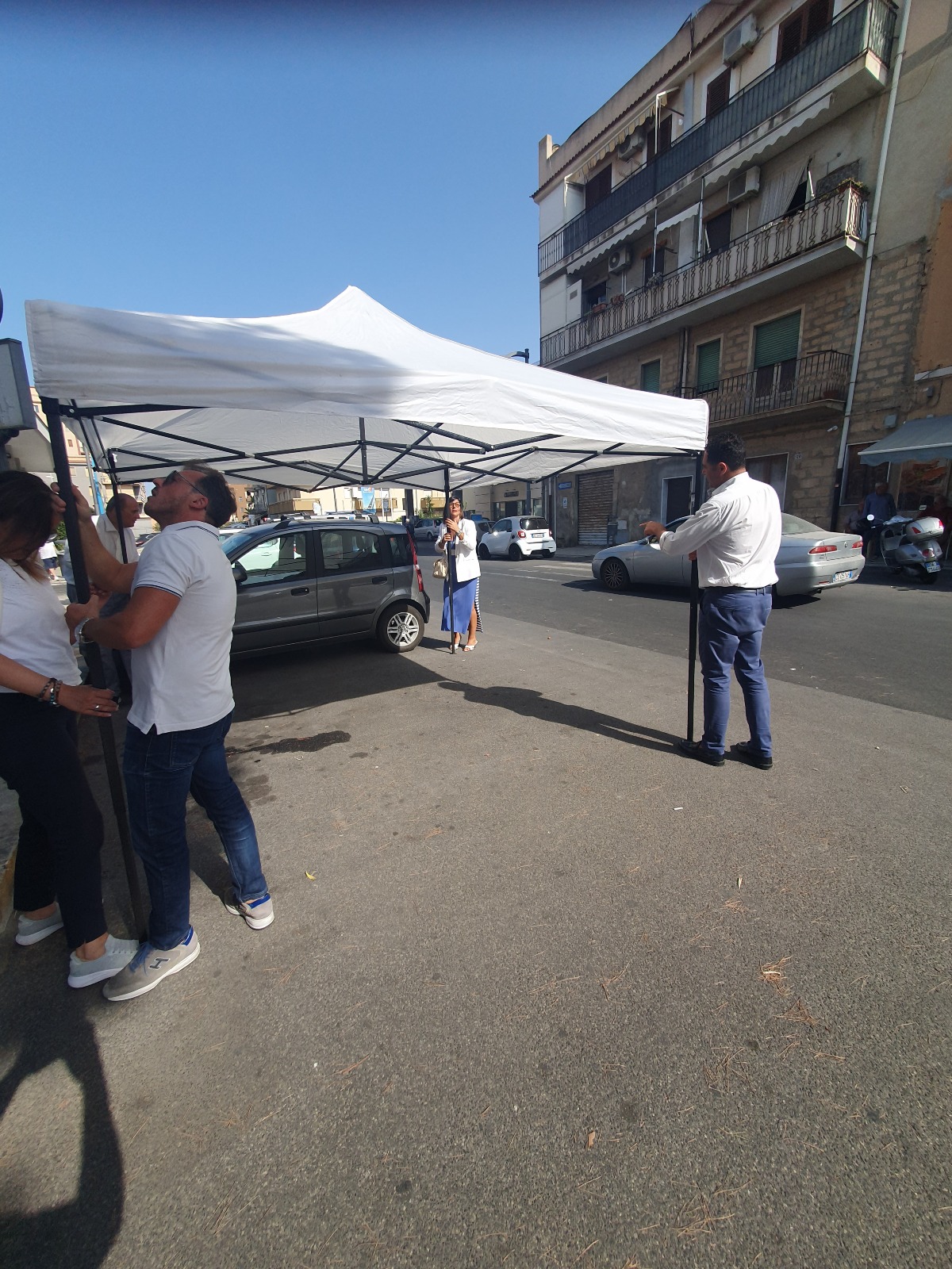 Al via la protesta del sindaco  davanti l'ospedale  - 