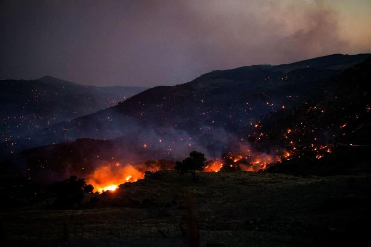 Grecia, situazione critica a Creta per gli incendi con 8 mila evacuati - 