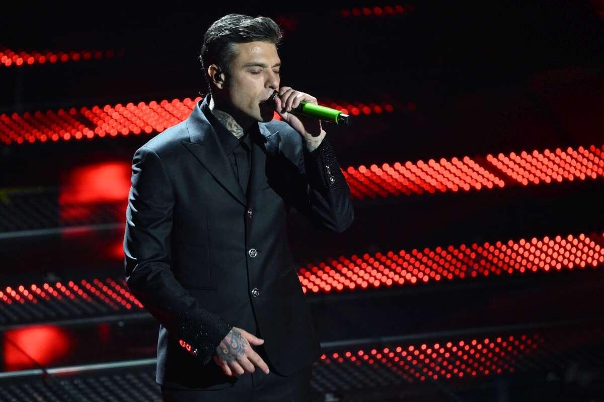 Nuovo ricovero per Fedez, al Fatebenefratelli per problemi gastrici - 