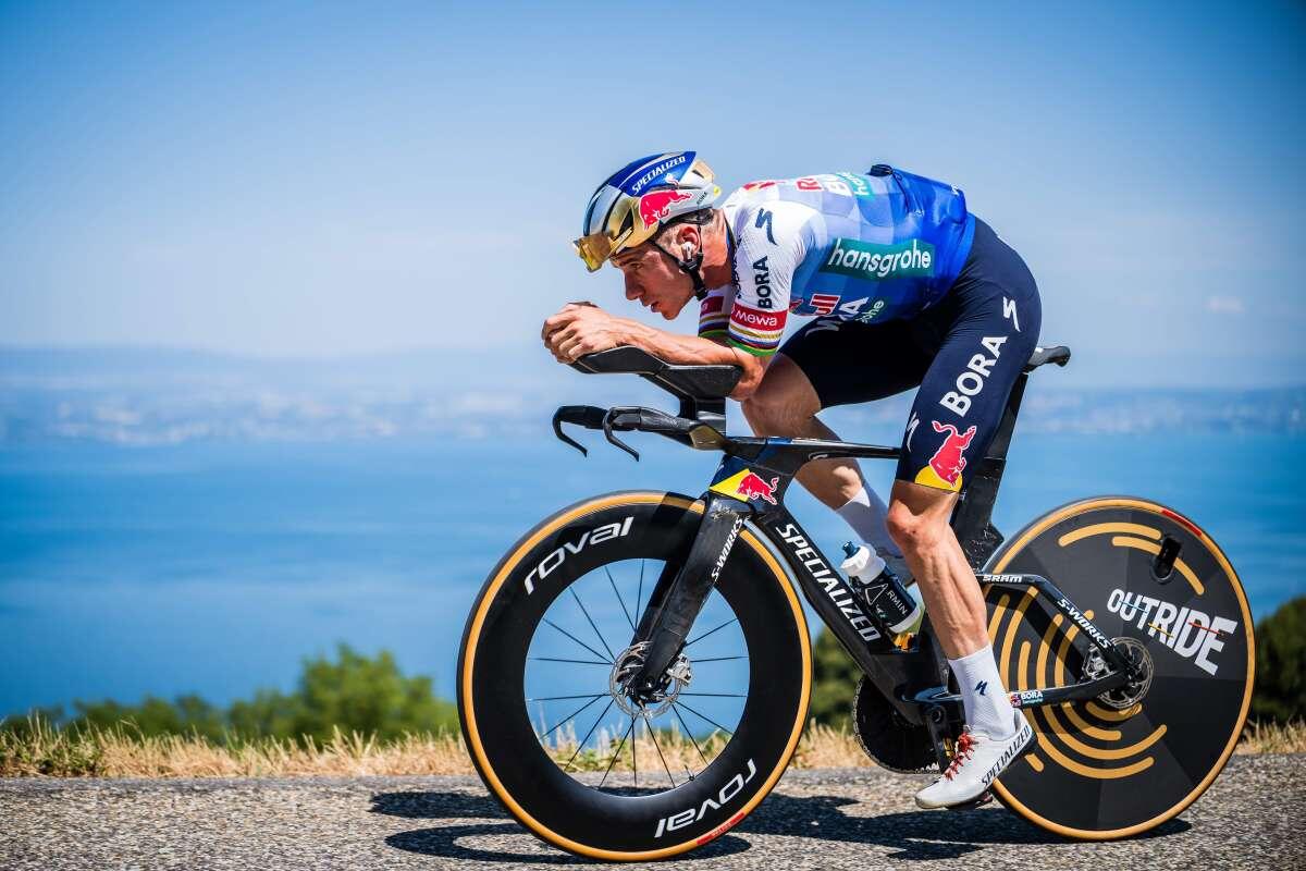 Evenepoel fa il bis nella crono, Pogacar 2° e sempre in giallo al Tour - 