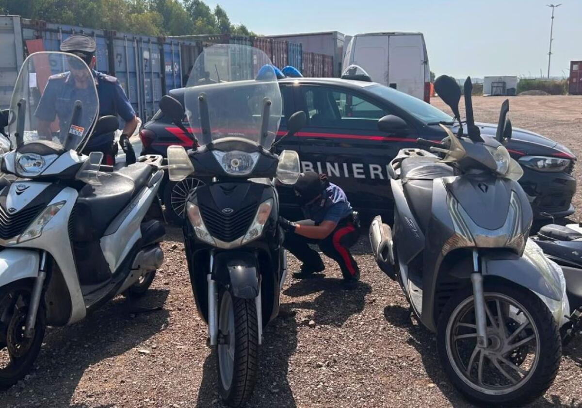 Scoperto traffico illecito di moto nei container a Roma, 3 fermi e 2 denunce - 