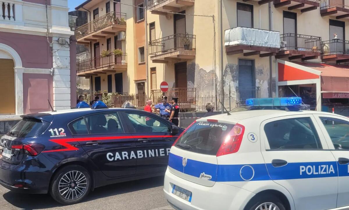 Insegue il fratello e lo uccide a colpi di mannaia nel Catanese, arrestato un 63enne - 