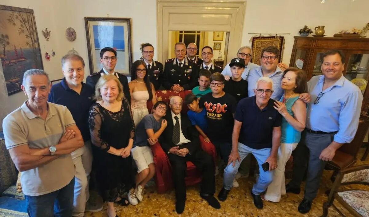 Vice brigadiere dei carabinieri compie 105 anni, grande festa nel Palermitano - 