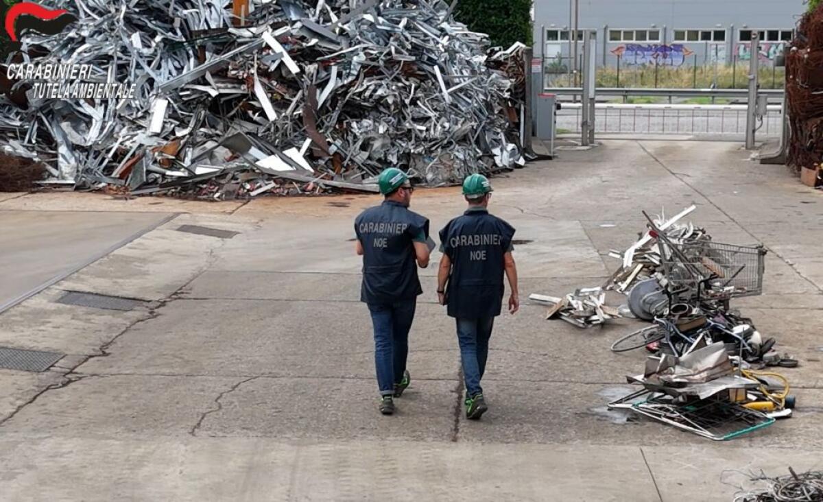 Traffico di rifiuti verso il Pakistan, sequestri e perquisizioni nel bresciano - 