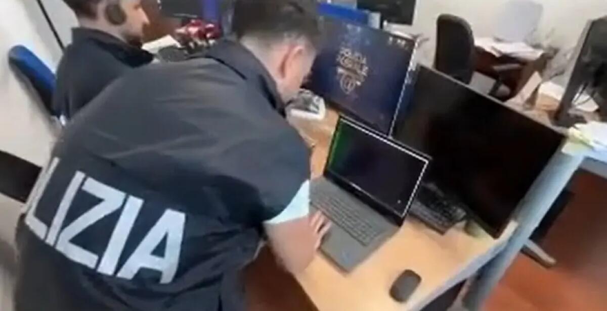 Operazione della Polizia a Catania contro la pedopornografia online, blitz in 17 città e 7 arresti - 