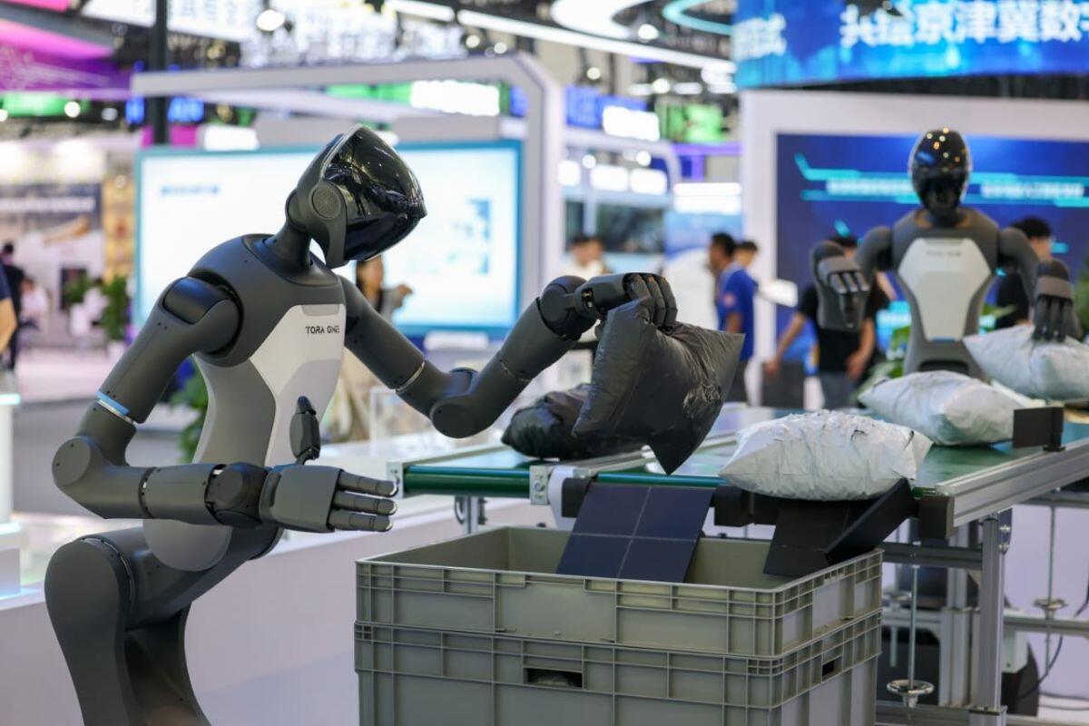 Cina, nel 2026 la produzione di robot umanoidi supererà le 100.000 unità - 