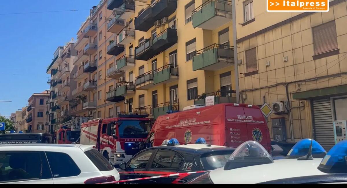Uomo ucciso a coltellate a Palermo, presunto omicida si barrica in casa - 