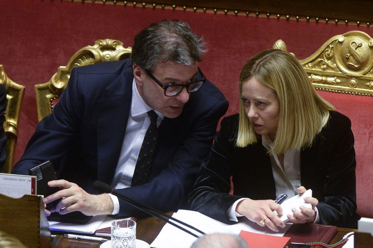 Confronto tra Meloni e Giorgetti sul caro carburanti, allo studio ipotesi accise mobili - 