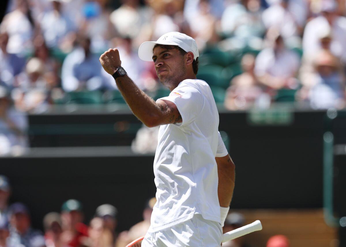 Cobolli batte De Minaur in tre set e vola ai quarti di Wimbledon - 