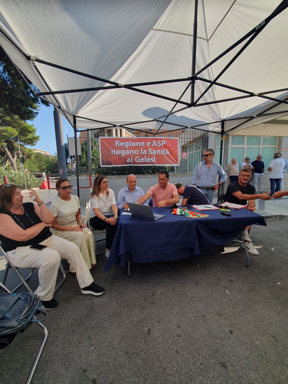 La protesta al gazebo dell'ospedale continua  - 